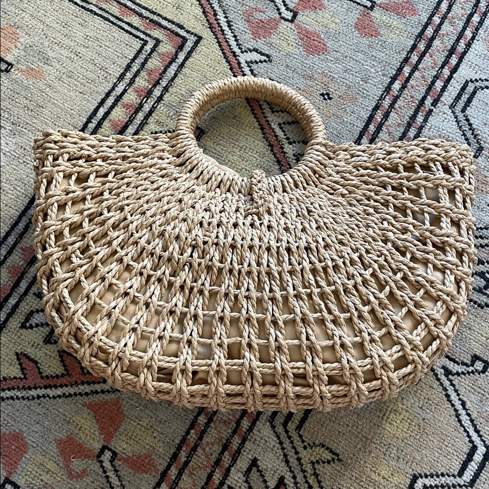 Raffia Purse with Drawstring Closure - Picture 2 of 3
